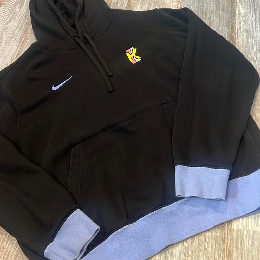NIKE KYRIE IRVING X SPONGEBOB PINEAPPLE HOUSE HOODIE